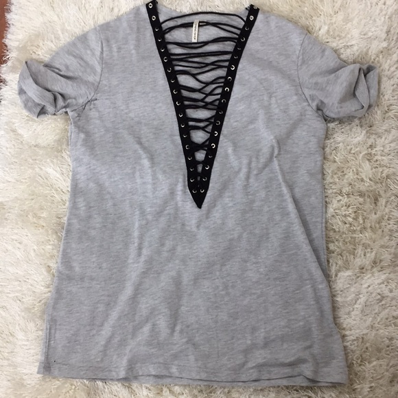 Deep V Criss cross Tee - Picture 5 of 6